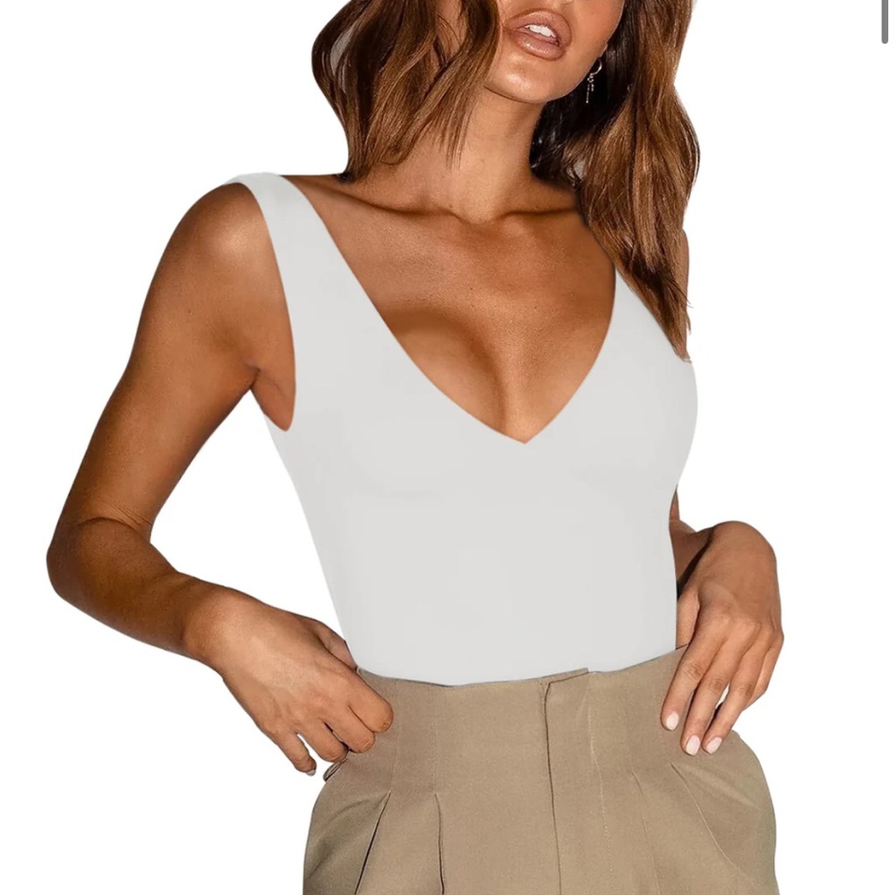 REORIA  Sexy Deep V Neck Sleeveless Slim Fit Trendy Y2k Cami Crop Tank Tops M